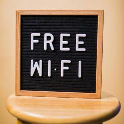 Безпечне користування Wi-Fi: Поради для громадських і домашніх мереж