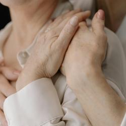 Важливість фізичної близькості: Як зберегти інтимність у відносинах?