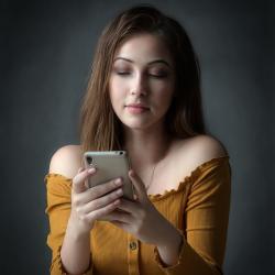 Соціальні мережі і стосунки: межа прозорості і приватності