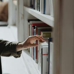 Читання професійної літератури: Як вибрати корисні книги для розвитку?