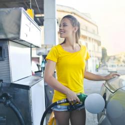 Як підготуватися до подорожі на самоті: Поради для жінок та чоловіків